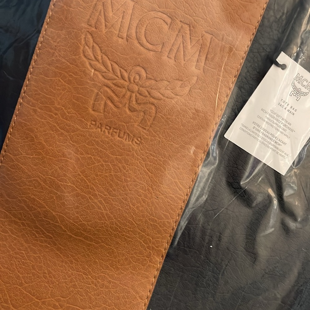 MCM Tote Bag Purse Holdall Travel Large Black Chestnut NWT - Picture 4 of 7